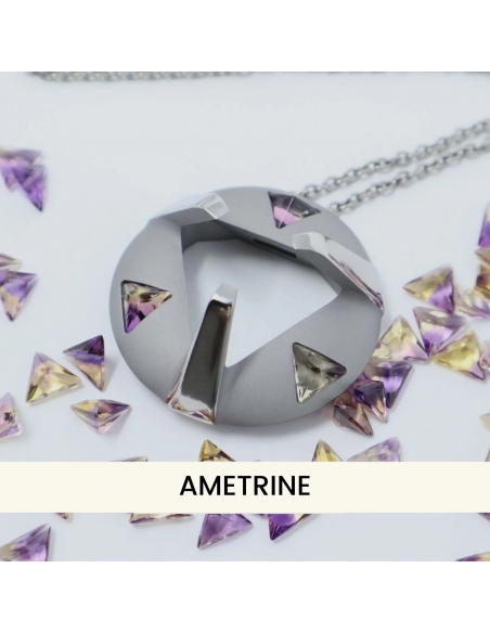 Paire enchevêtrée avec pendentifs en pierres précieuses